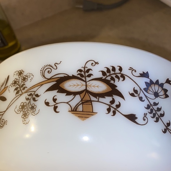 Pyrex 1970s Made in England Pyrex. Brown floral vine in white - Picture 7 of 11